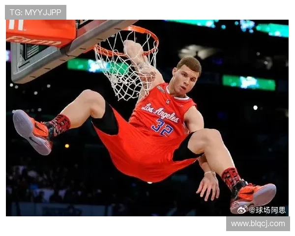 足球明星在篮球场上的精彩表现与运动天赋的完美结合